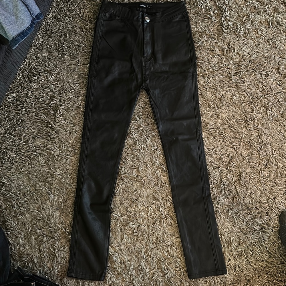 Boo-hoo petite size 2 us. 34 eur. Black fake leather